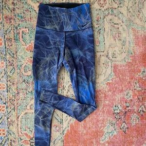 🥂Small blue patterned Nike dri-fit leggings